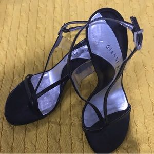 Gianni Bini Black strappy 3” heels